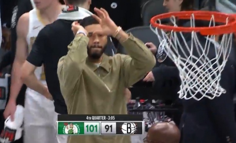 开云体育下载网页版-塔图姆跃跃欲试！杰伦·布朗助攻普理查德三分 绿军轰出11-0！