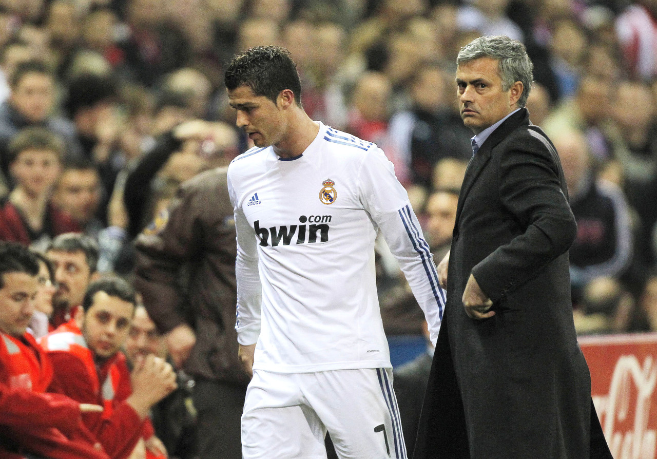 开云体育下载官网-前皇马助教：穆里尼奥曾险些把C罗骂哭了，两人的关系就像父子