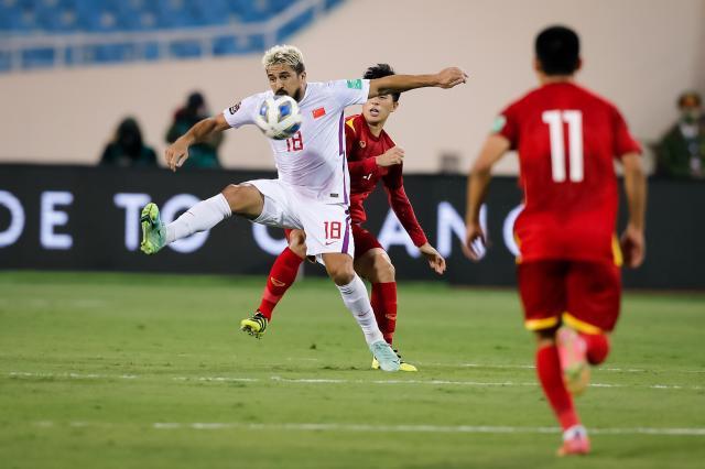 开云体育下载网页版-归化入籍球员赛后各自离队 国足3日凌晨启程回国