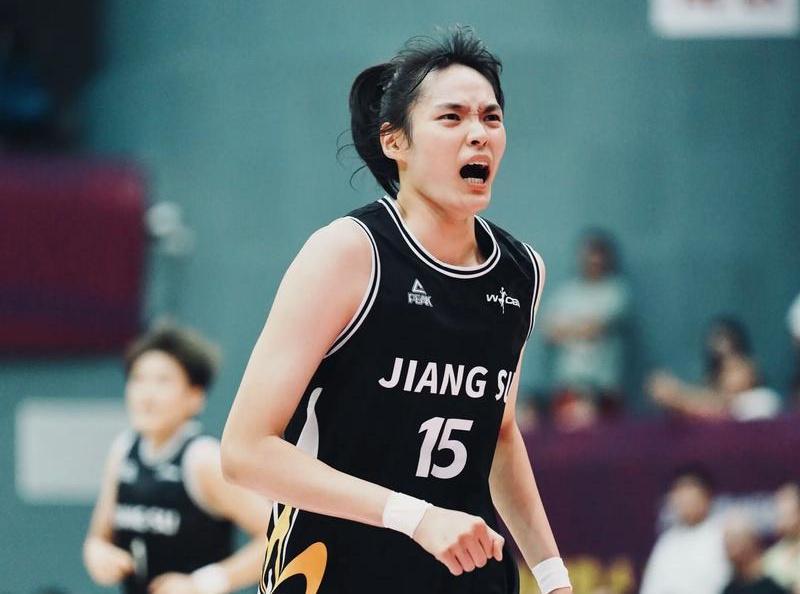 开云体育下载官网-轰17+5力扛坎贝奇！中国女篮26岁2米悍将进化：宫鲁鸣征召她？