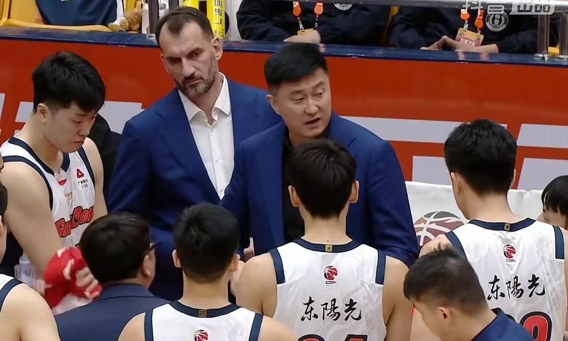 开云体育下载网页版-广东男篮86-99不敌山东，内线被打爆，一人表现优秀三大将不合格
